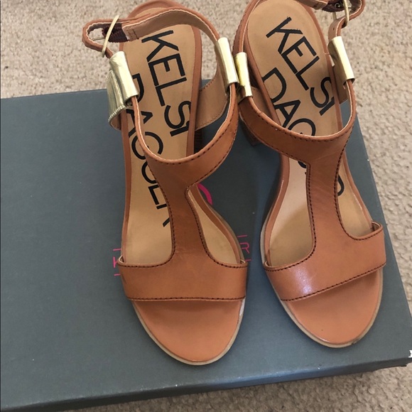 Kelsi Dagger Gabbie Heel - Picture 3 of 3